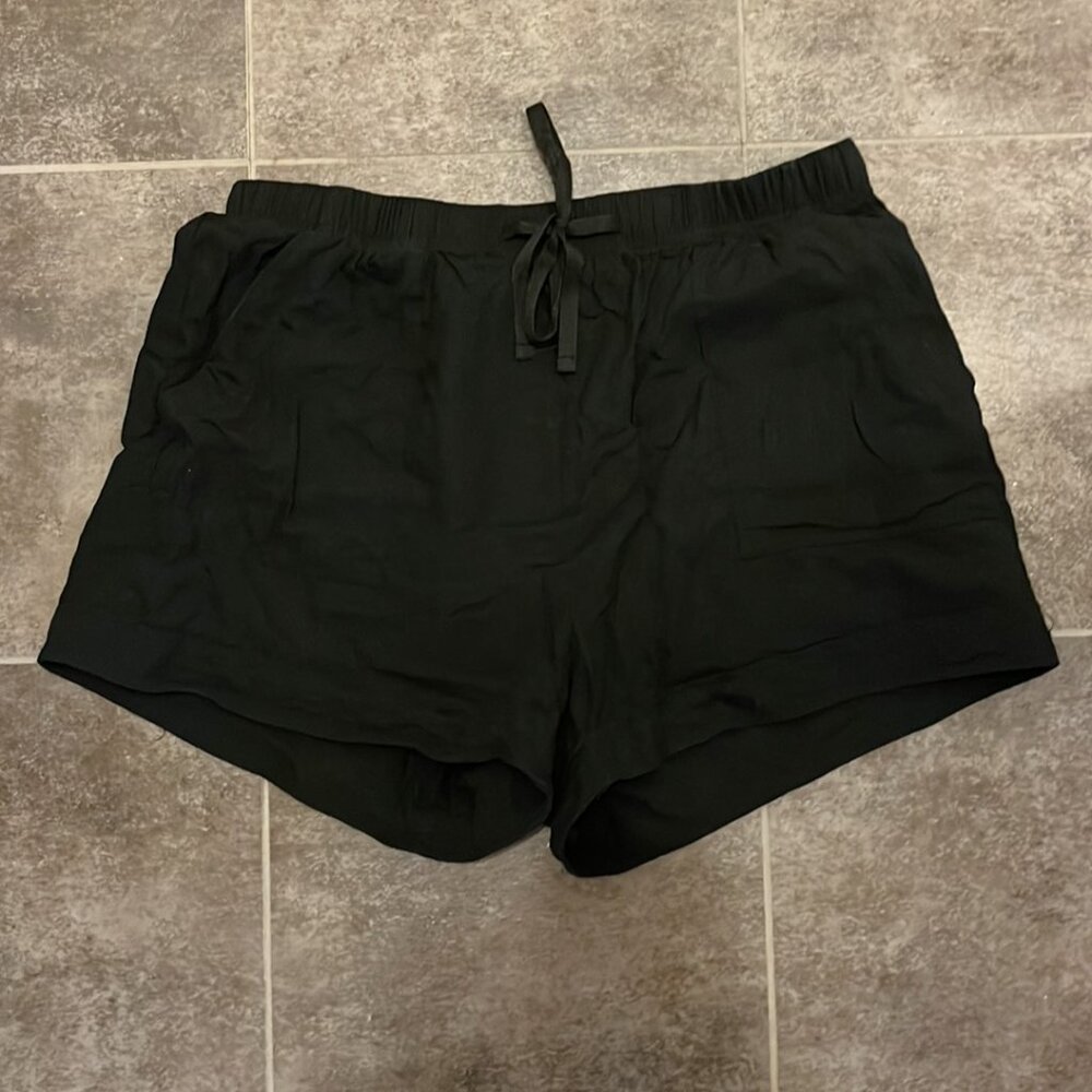 Black shorts, XL